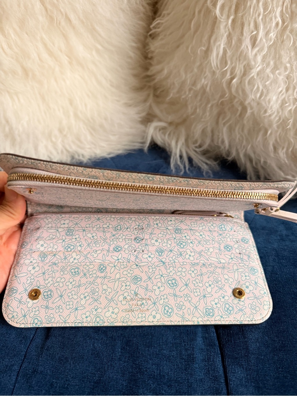OUIS VUITTON
Monogram Canvas Fleuri Insolite Wallet - Picture 5 of 9
